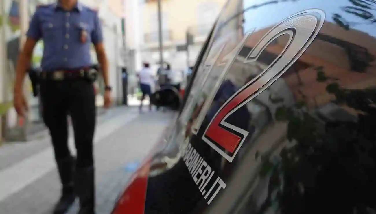 capua bambino salvato davanzale balcone 16 settembre