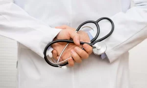 roccapiemonte anziano morto antibiotico allergia processo