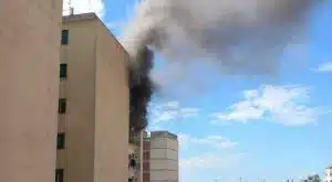 Pagani, appicca incendio in casa dopo lite: evacuata la scuola “Rodari”