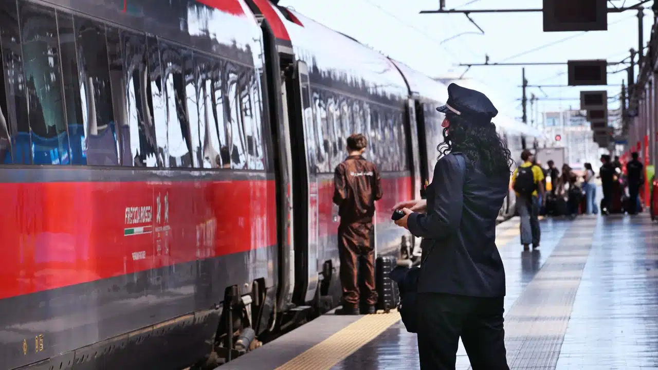sciopero trasporti 22 settembre disagi treni fermi corse garantite