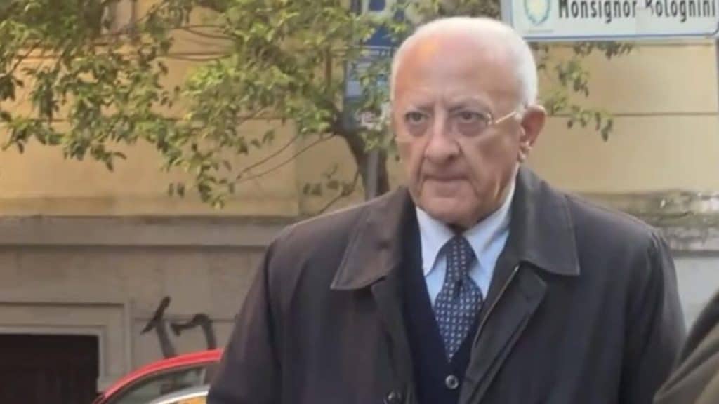 salerno vincenzo de luca visita quartiere carmine