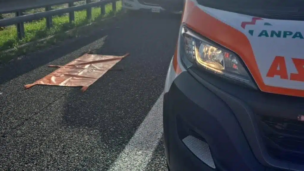 camionista morto eboli campagna autostrada A2 malore