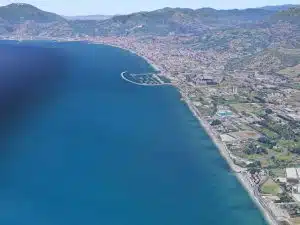 Salerno, la litoranea cambia volto: traffico spostato verso l’interno e nuovo boulevard panoramico con l’hotel firmato da Stefano Boeri