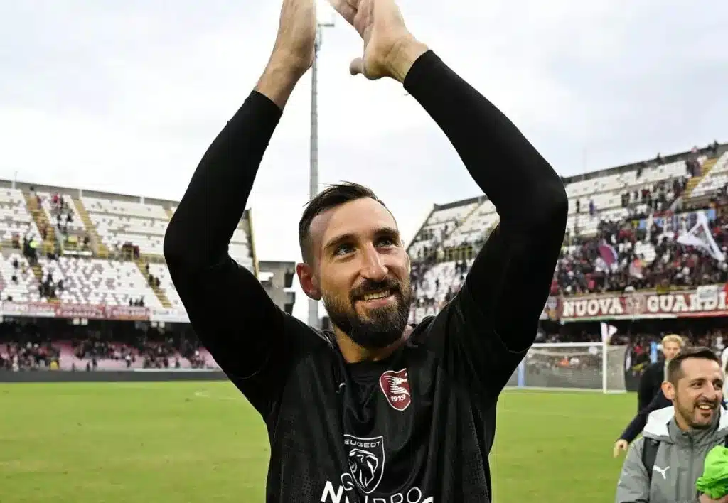 Donnarumma carica la Salernitana: “Siamo primi, ma vogliamo volare ancora più in alto”