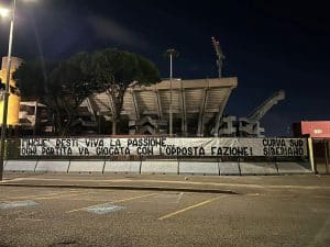 Salernitana, derby infuocato: ultras della Curva Sud protestano contro il divieto di trasferta della Cavese