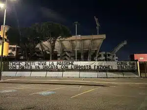 Salernitana, derby infuocato: ultras della Curva Sud protestano contro il divieto di trasferta della Cavese