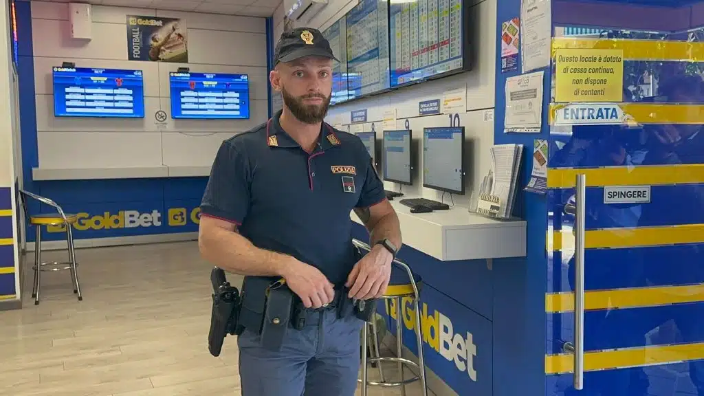 rapina salerno arresti applauso prefetto