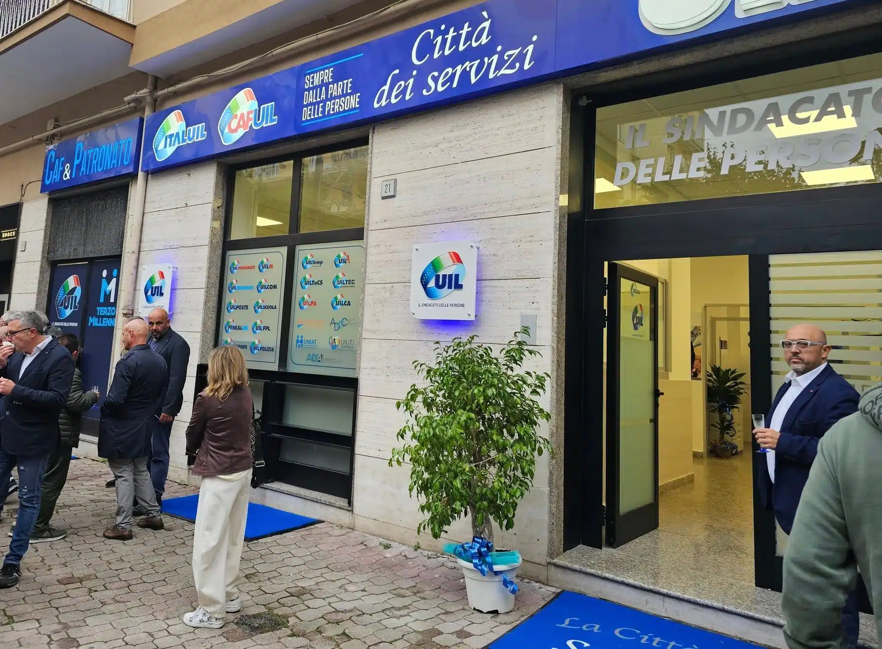 La Uil apre una nuova casa nel cuore di Salerno: inaugurata la sede di piazza Nicotera