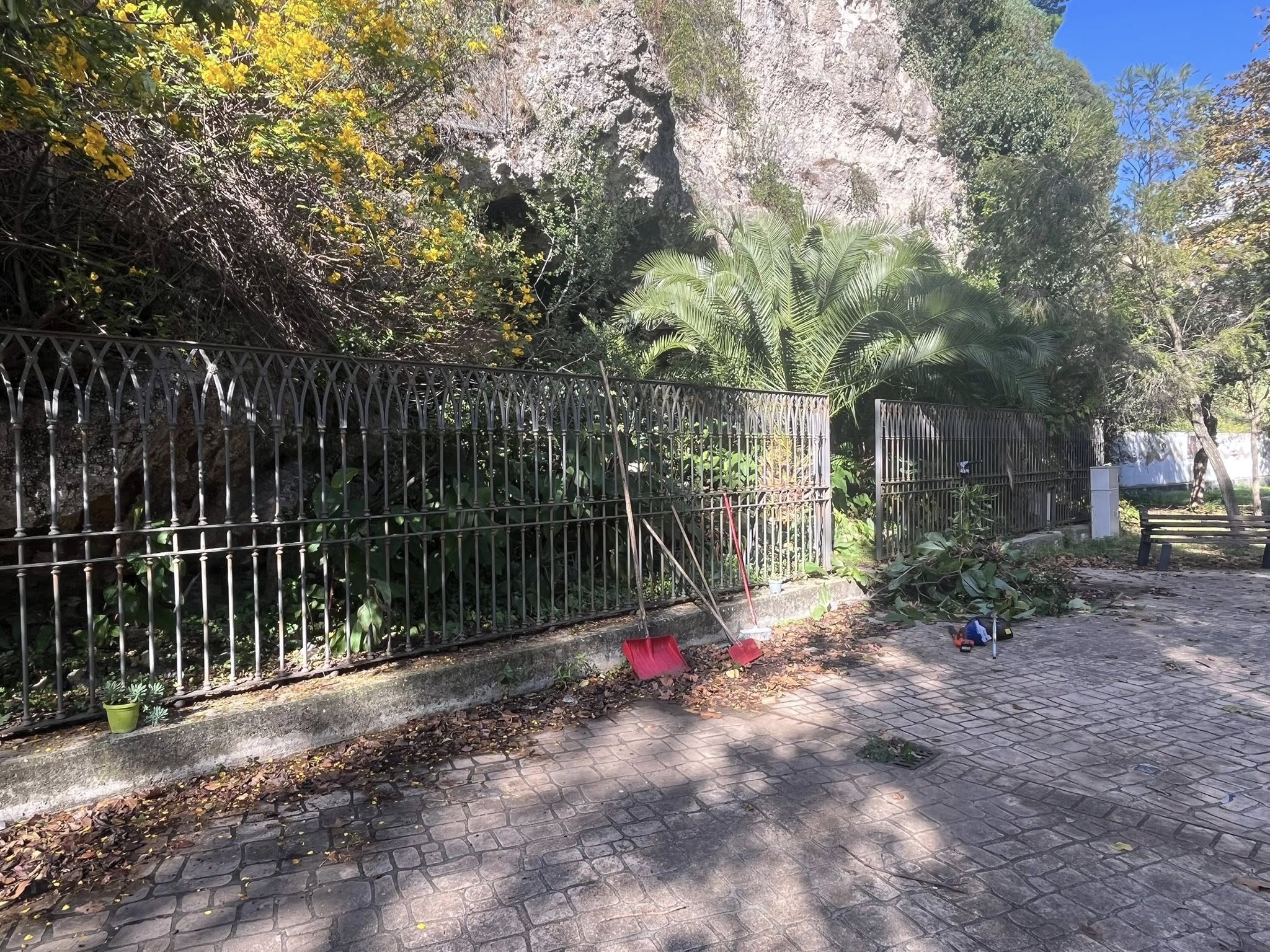 Salerno, i volontari restituiscono splendore al Forte La Carnale: intervento straordinario a Torrione