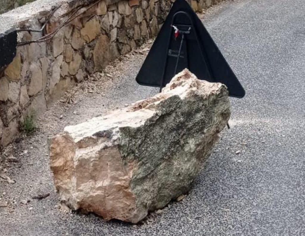 masso maltempo strada mingardo