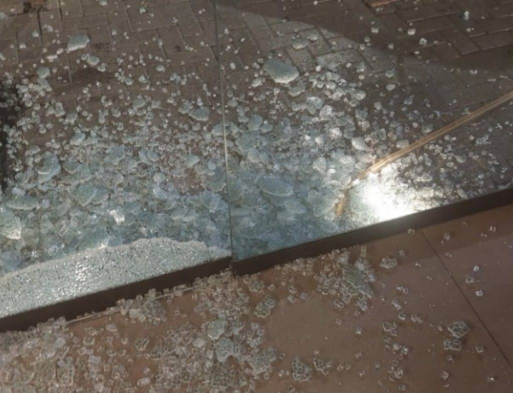vandali scafati vetrina cornetteria distrutta