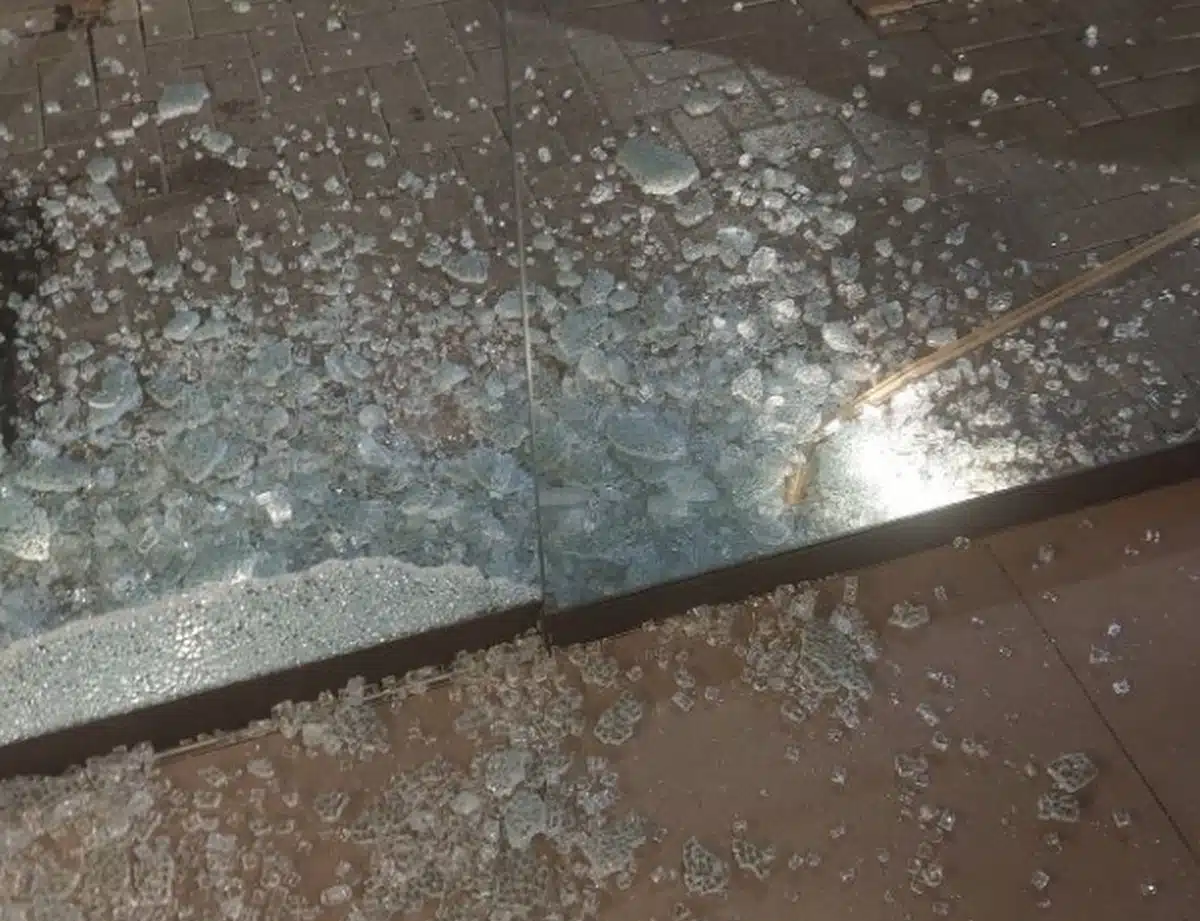 vandali scafati vetrina cornetteria distrutta