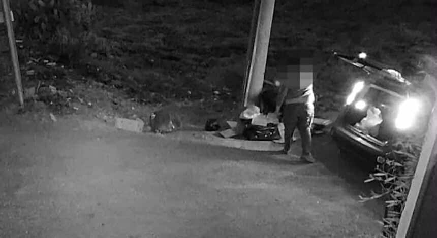 Eboli, fototrappole contro l’abbandono dei rifiuti: decine di sanzioni da 216 euro ai trasgressori