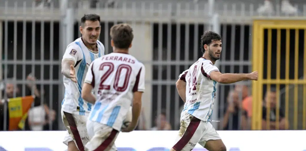 Salernitana esterno destro