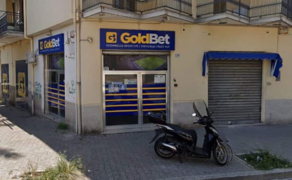 rapina centro scommesse salerno arresti lampo