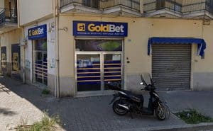 rapina centro scommesse salerno arresti lampo