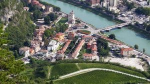 Fino a 100mila euro per chi si trasferisce nei borghi trentini: il piano della Provincia di Trento contro lo spopolamento