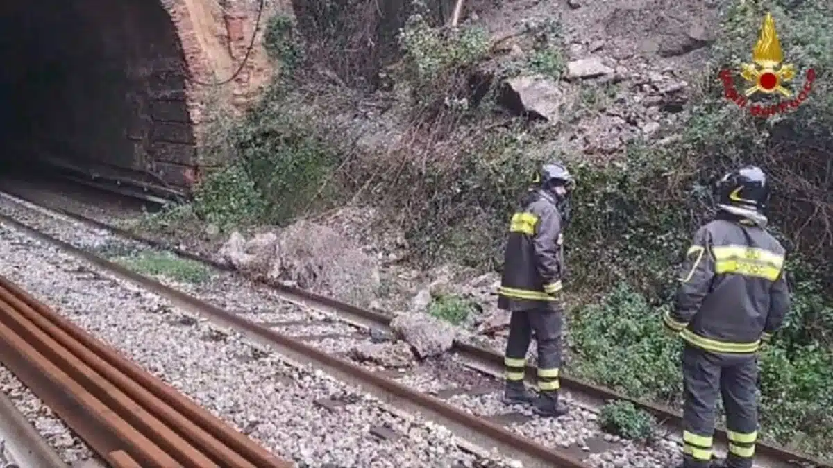 linea napoli salerno interrotta racconto papà figlio acustico
