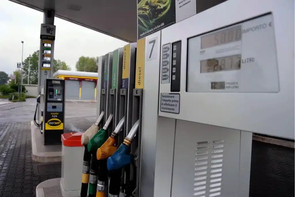 altavilla silentina furto distributore carburanti