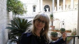 Addio a Eleonora Melfi Sorrentino, l’animalista salernitana che sognava un gattile: “Un cuore d’oro, non ti dimenticheremo mai”