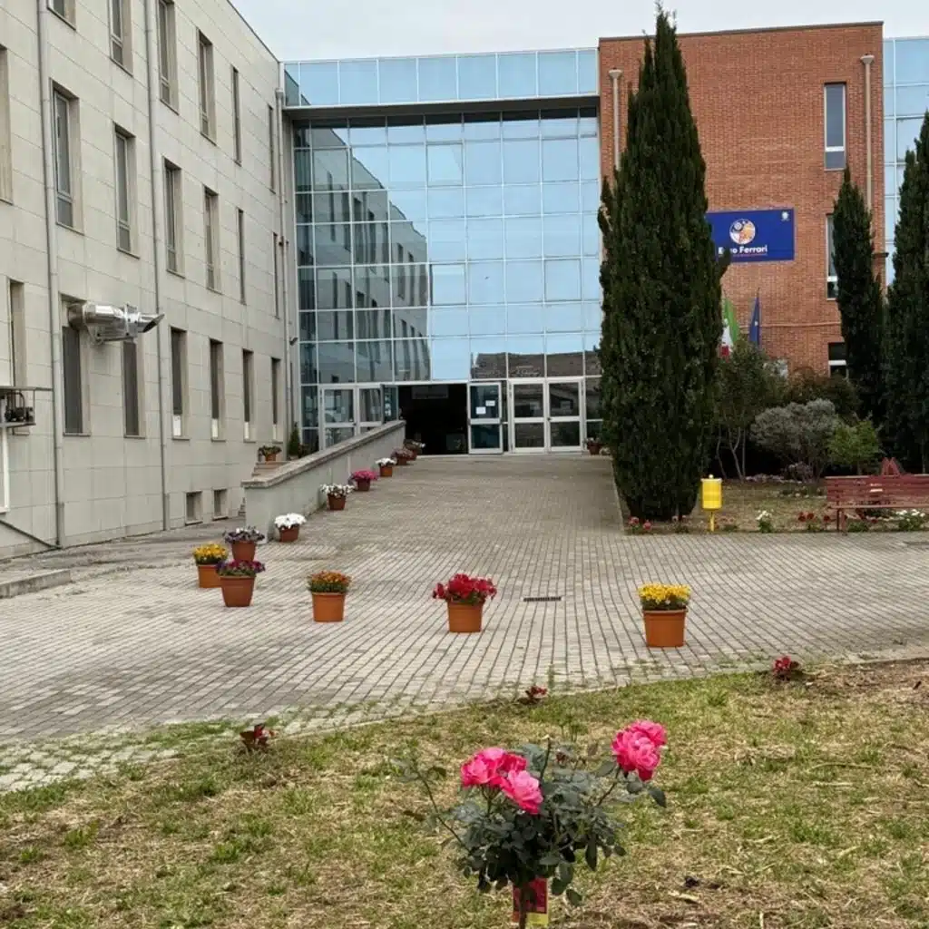biblioteca Enzo Ferrari Battipaglia