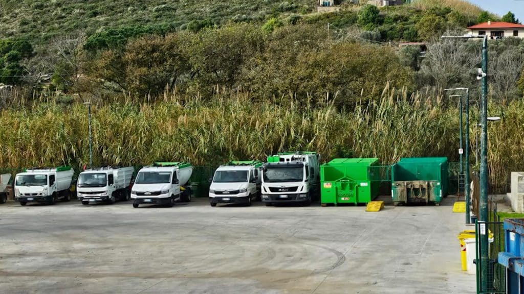 operai rifiuti senza stipendio montecorice Chiariello critica comune