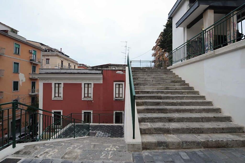 Salerno, l'ascensore comunale di via Velia verso la sostituzione: proroga tecnica fino al 2026