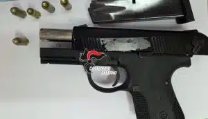 pontecagnano faiano pistola clandestina arresto