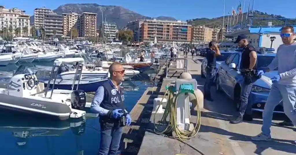 salerno pistola mare Piazza Concordia