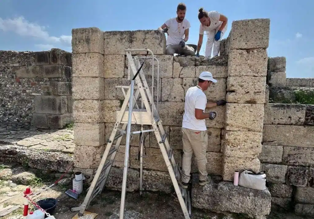 restaurata porta marina parchi archeologici paestum velia