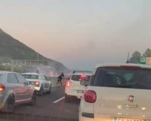 Rissa tra tifosi sull’A2 del Mediterraneo: autostrada bloccata, 150 ultras in scontro tra Casertana e Catania