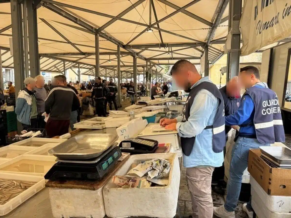 salerno sequestro pesce non tracciato