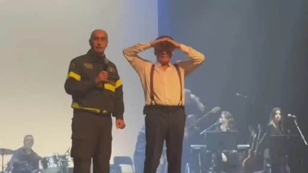 Massimo Ranieri al Carlo Gesualdo, terremoto durante lo spettacolo ad Avellino