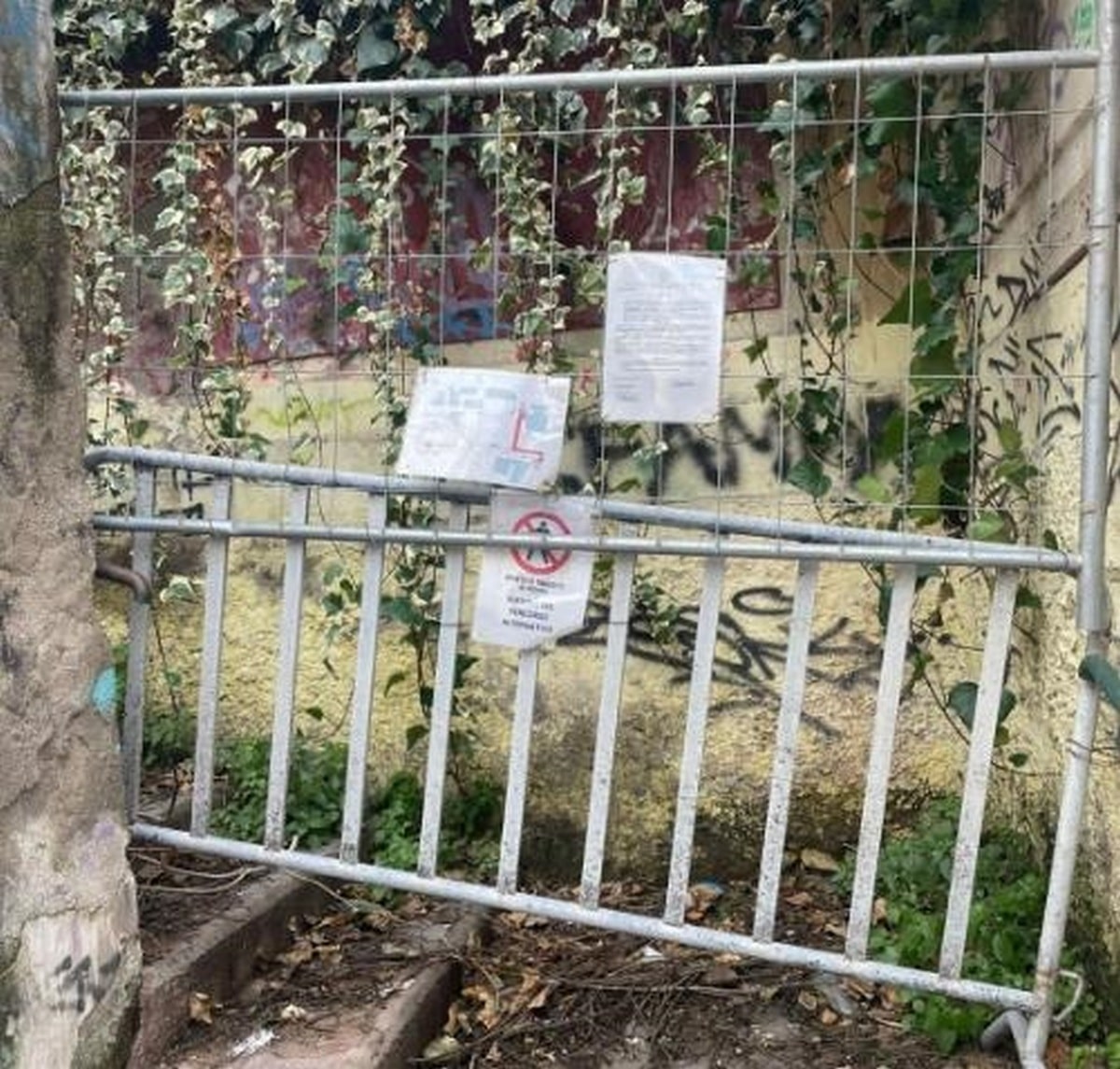 smottamento salerno chiuso passaggio pedonale