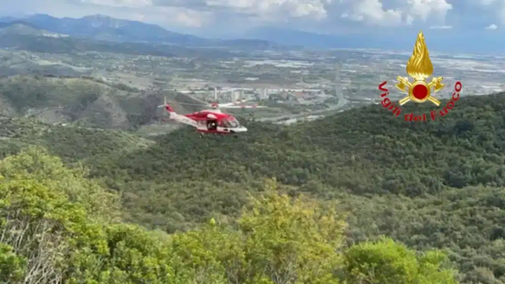 incidente salerno auto precipita burrone oggi 1 ottobre