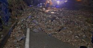 Frana tra Lentiscosa e San Giovanni a Piro, intervento dei soccorsi per ripristinare la viabilità