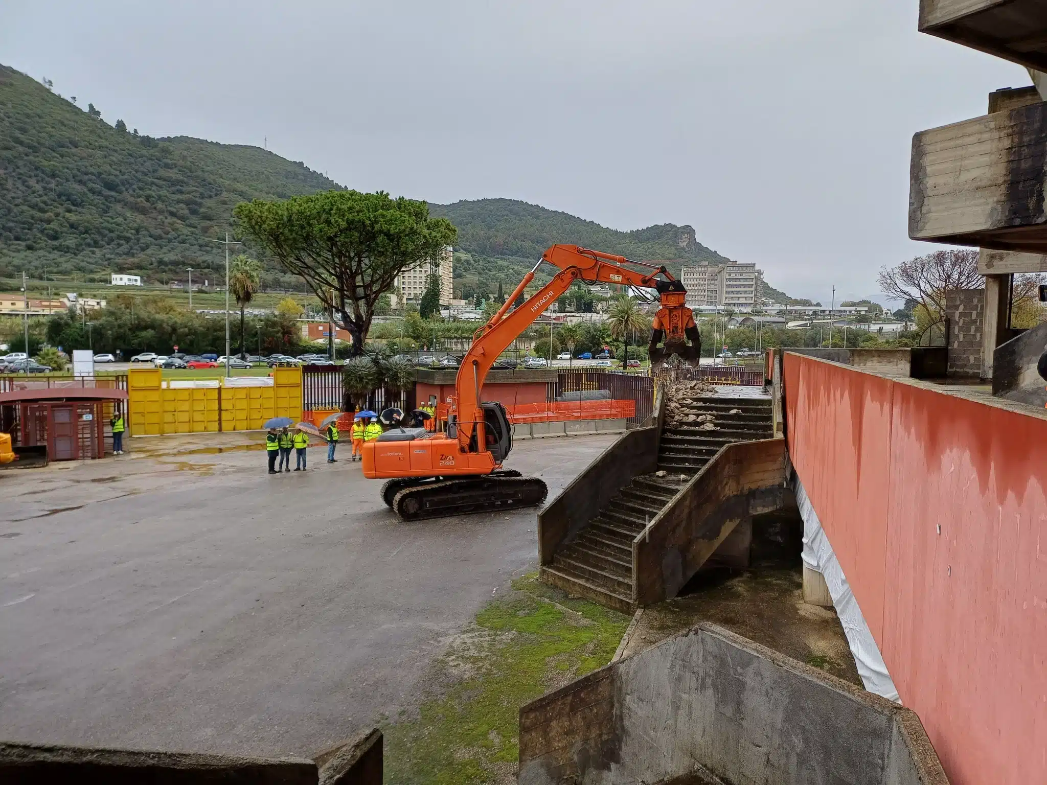 Arechi, via alla demolizione della Curva Nord: avviato il cantiere del nuovo stadio tra investimenti, tempi e ambizioni europee