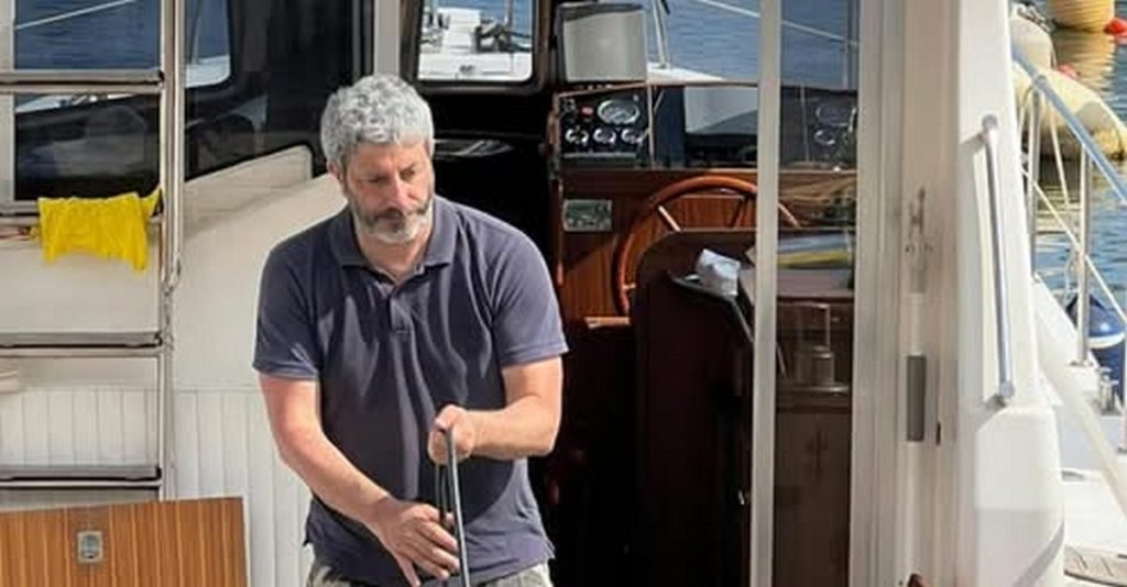 Campania, scoppia il “caso Paprika”: la barca di Fico accende la campagna elettorale. Cirielli e Iannone all’attacco, il candidato M5S replica