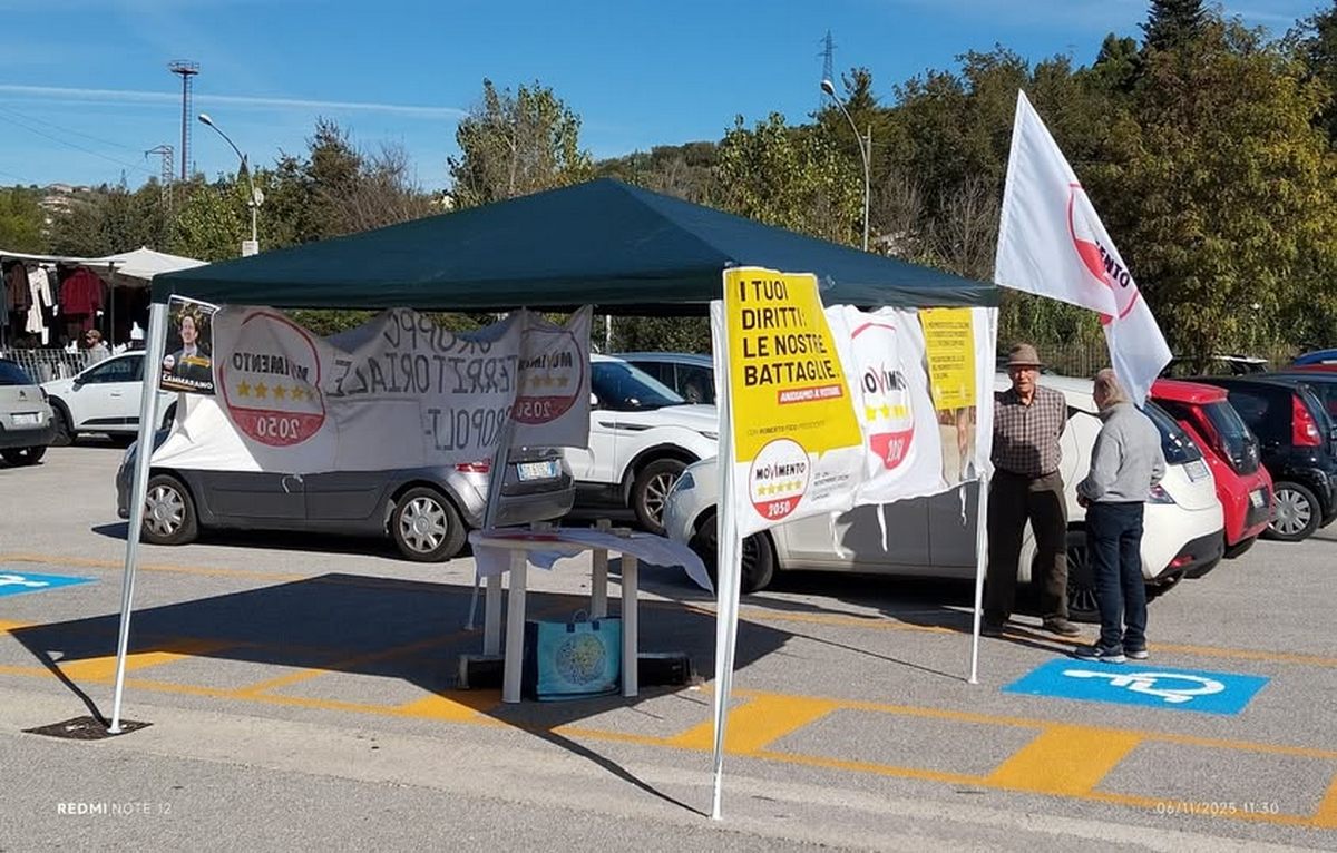 Agropoli, polemica sul gazebo del Movimento 5 Stelle: occupato uno stallo per disabili