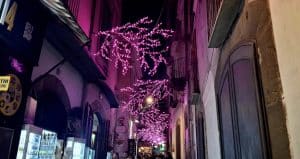 Salerno, prime accensioni per Luci d’Artista: via alle prove tecniche nel centro storico