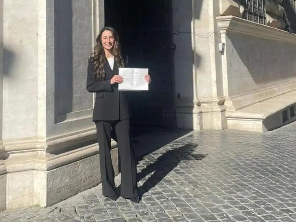 A 27 anni diventa magistrato: la più giovane della Campania è Angela Curcio, originaria di Sanza