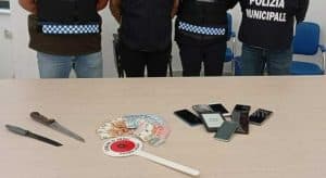 Campolongo, operazione antidroga all’alba: scoperta struttura abusiva e fermati due uomini