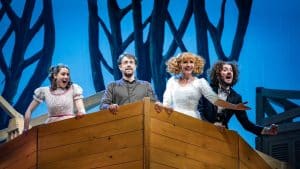 “Aggiungi un posto a tavola” al Teatro Verdi: tre serate a Salerno per la storica commedia musicale