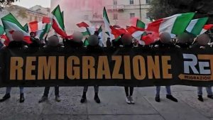 avellino striscione esposto Remigrazione denunce cava de' tirreni