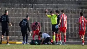 calciatore svenuto angri cori morte condanna club