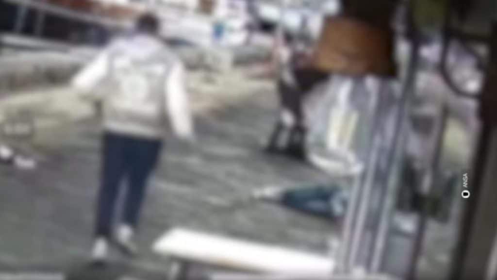 ischia sordomuto picchiato difeso ragazzo pestaggio denunce