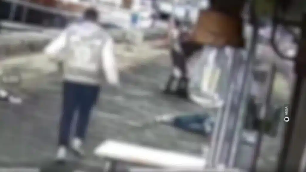 ischia sordomuto picchiato difeso ragazzo pestaggio denunce