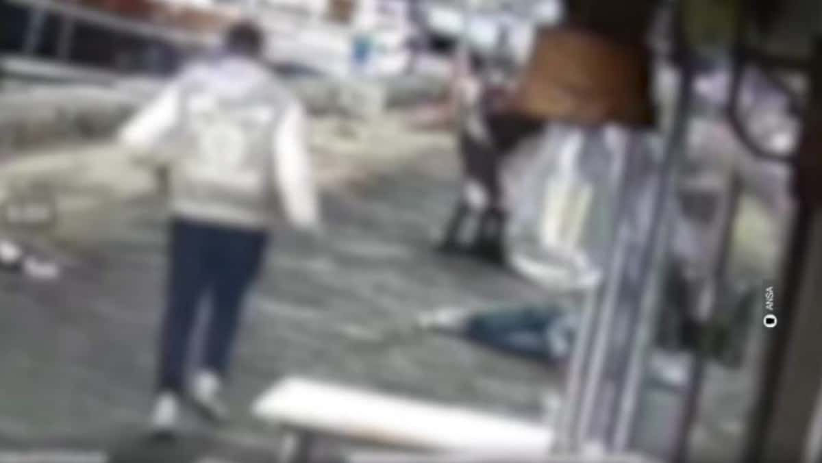 ischia sordomuto picchiato difeso ragazzo pestaggio denunce