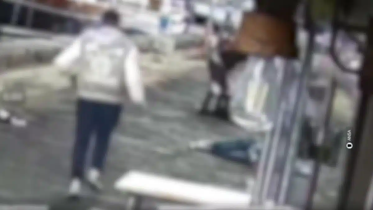 ischia sordomuto picchiato difeso ragazzo pestaggio denunce