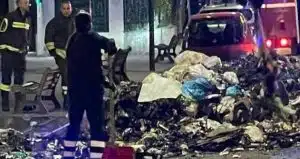 scafati incendio camion rifiuti bombolette spray